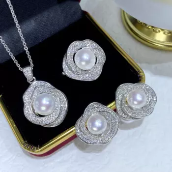 Комплект из колье и серёг, из 3 жемчужин