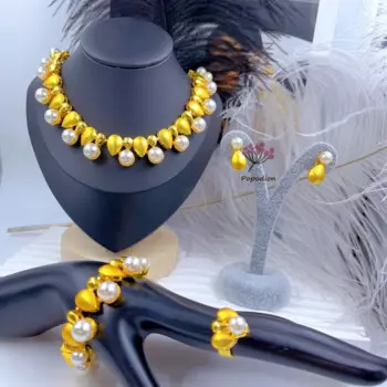 Комплект из колье и серёг, с золотым покрытием