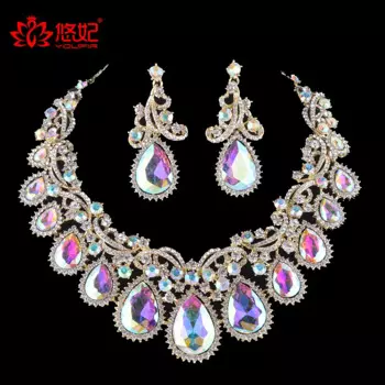 Комплект из колье и серёг, с кристаллами