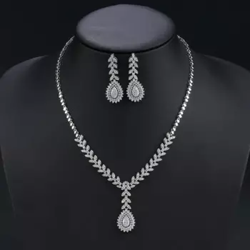 Комплект из колье и серёг, с фианитом