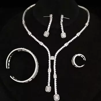 Комплект из колье и серёг, с фианитом