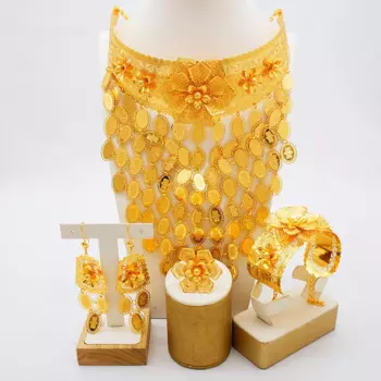 Комплект из колье и серёг, с золотым покрытием