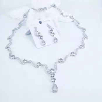 Комплект из колье и серёг, с кристаллами