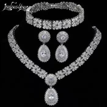 Комплект из колье и серёг, серебристого цвета