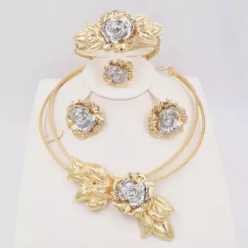 Комплект из колье, серёг, браслета и кольца