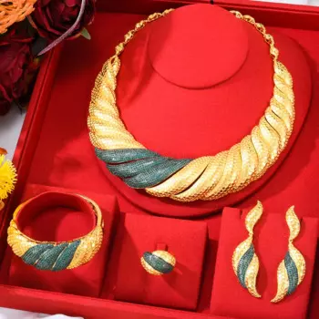 Комплект из колье, серёг и кольца, с фианитом