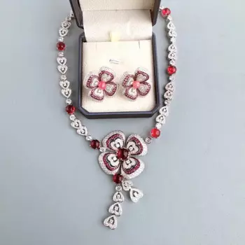 Комплект из колье, серёг и кольца, с инкрустацией фианитами