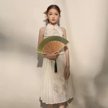 Комплект костюмов для девочек, лето 2024, новый детский стиль, новый китайский детский комплект из двух предметов, простые повседневные детские костюмы, модные