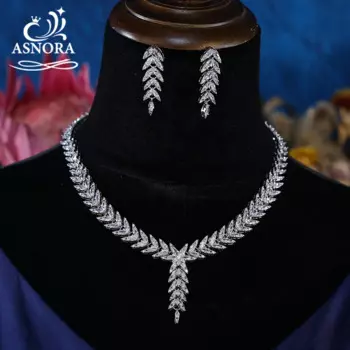 Комплект вечерние колье и серёг, серебристого цвета, с фианитом