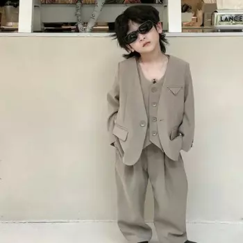 Костюм детский осенний из блейзера, жилета и брюк