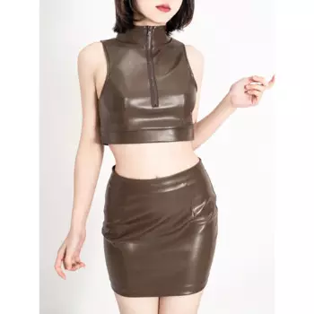 Костюм из юбки и кожаного жилета в стиле «хип-хоп»