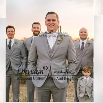 Костюм мужской облегающий из блейзера, жилета и брюк