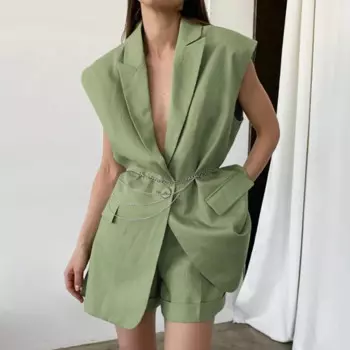 Костюм женский летний из жилета и прямых шорт