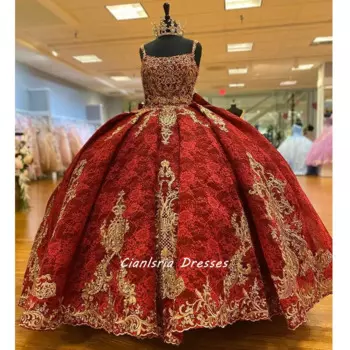 Красное Кружевное бальное платье на бретелях-спагетти, платья для Quinceanera с золотой аппликацией, бантом и оборками на спине, корсет для милой вечеринки для девушек 15 дюймов