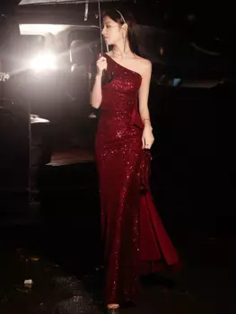 Красное вечернее платье на одно плечо для женщин, новинка 2023, яркое Привлекательное платье знаменитости, высокий комплект из искусственной кожи, роскошное маленькое высококлассное платье-годе