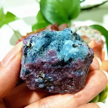 Красный корунд и Аквамарин сингенетическая руда EBET