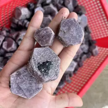 Красный рубин Sisterstone