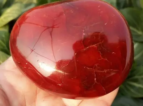 Кристалл жеоды красного сердолика ganyi