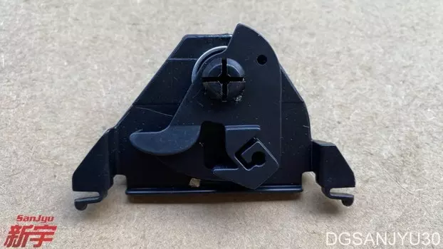 Крючок PAJERO2 V30V40, крышка топливного наполнителя MB669616