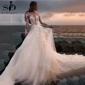 Кружевное бальное платье с длинными рукавами и открытой спиной