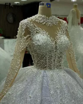 Кружевное свадебное платье с длинным рукавом и бусинами