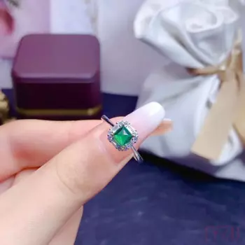 Кулон из серебра 925 пробы с натуральным изумрудом