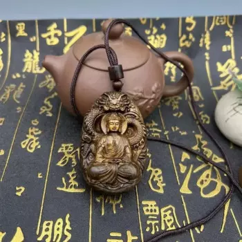 Кулон в виде шахматных фигур, драгоценных камней