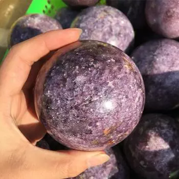 Кунцитовая сфера Sisterstone