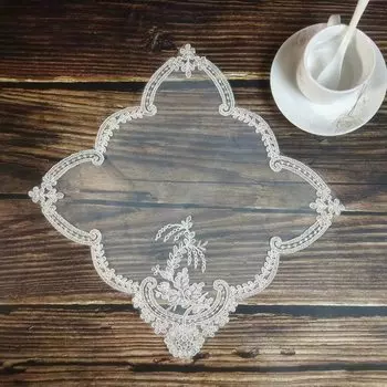 Квадратный вышитый ковричок из полиэстера и хлопка