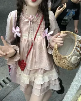 Летнее кружевное платье с цветочной вышивкой