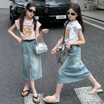 Летний костюм из юбки и футболки, из двух предметов