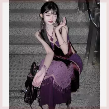 Лоскутный костюм с бахромой и короткой юбкой