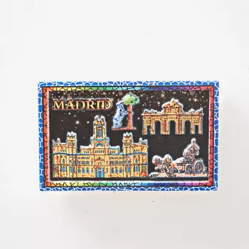 Магниты на холодильник Мадрид