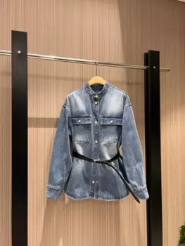 Маленькая нишевая дизайнерская женская рубашка в стиле high street ground, белая Потертая джинсовая рубашка с поясом и длинными рукавами