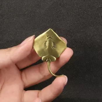 Медная статуэтка рыбы-манты OIMG