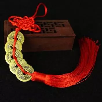 Медные монеты фэн-шуй с красной лентой