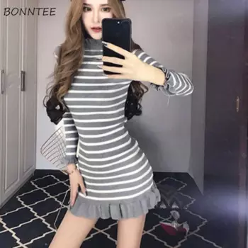 Мини-платье женское трикотажное в полоску, с оборками и длинным рукавом