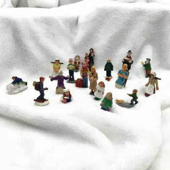 Миниатюрная фигурка из смолы