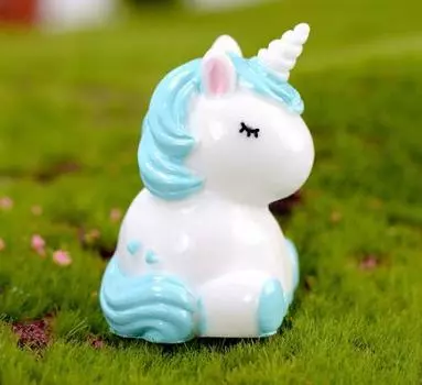 Миниатюрная фигурка единорога из ПВХ