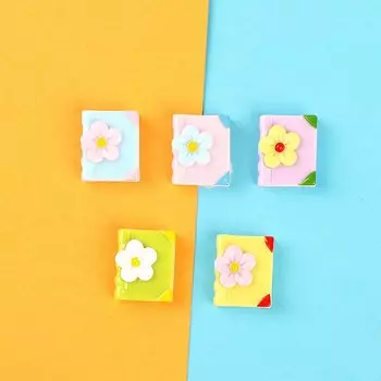 Миниатюрные 3D книги с цветами от MINISO