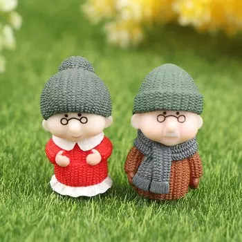 Миниатюрные фигурки влюбленных бабушек PlumHOME