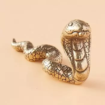 Миниатюрные фигурки змей из меди