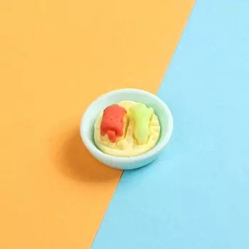 Миниатюры из канифоли MINISO