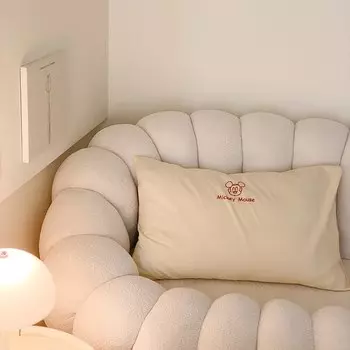 Минималистичная подушка MINISO с Микки Маусом