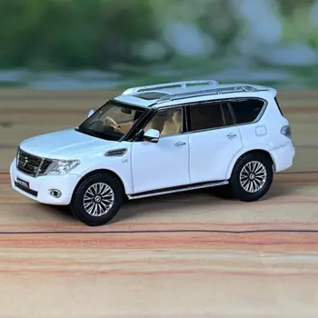 Модель автомобиля из сплава NISSAN патрал Y62, масштаб 1:64