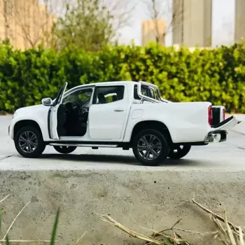 Модель внедорожника Mercedes-Benz X-Class 1:27, металлическая игрушка