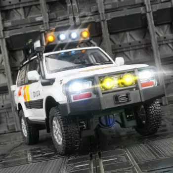 Модель внедорожника Toyota Land Cruiser LC80, литая модель внедорожника в масштабе 1:24, собирающая модель для хобби, подарок для друзей и мальчиков