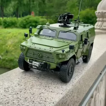 Модель военного бронированного автомобиля Dongfeng Warrior в масштабе 1:18, модель автомобиля со звуком и фото, детская игрушка, коллекционные предметы, подарок на день рождения