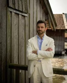 Модный летний мужской костюм цвета слоновой кости, повседневный облегающий Блейзер, мужской костюм, высококачественный индивидуальный комплект из 2 предметов, мужской костюм из куртки и брюк, 2024