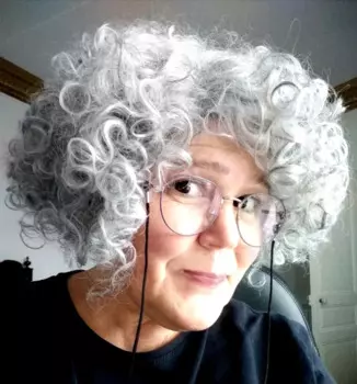 Mommy Daily Wigs Модный короткий афро-кудрявый парик для женщин Мягкие серые вьющиеся волосы Термостойкие синтетические волнистые натуральные как настоящие волосы